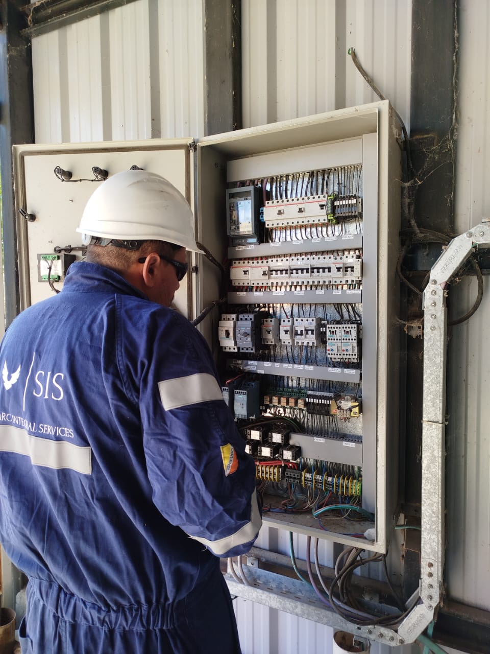 Tablero eléctrico e inspección técnica